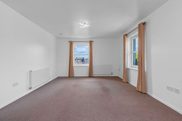 2 Bedroom Flat To Rent In Lady Campbells Court, Dunfermline, Fife, KY12