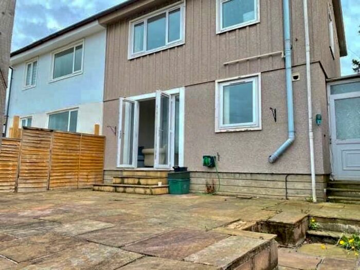 3 Bedroom Semi-Detached House To Rent In Shaws Way, Bath, BA2