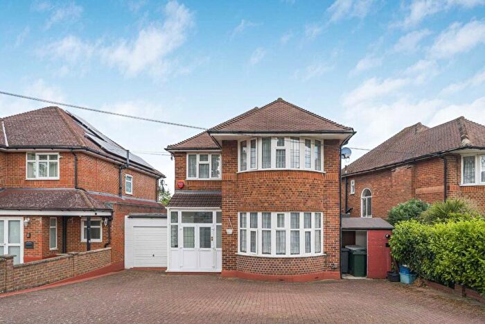 3 Bedroom Detached House For Sale In Southover, Finchley, N12