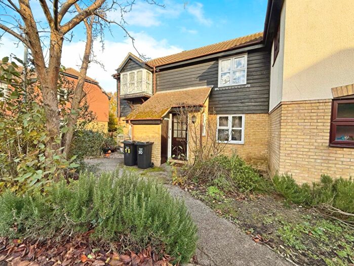 2 Bedroom Flat To Rent In Abbots Court, Basildon, SS15