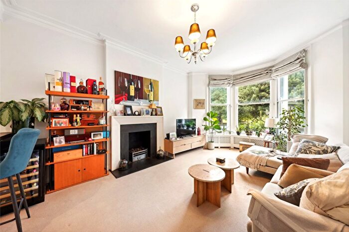 2 Bedroom Flat For Sale In Albert Mansions, Albert Bridge Road, London, SW11