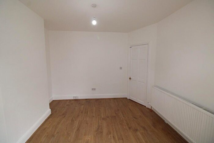 1 Bedroom Flat To Rent In Coppermill Lane, London, E17