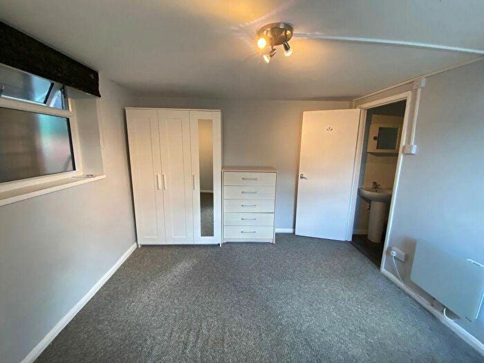 1 Bedroom House To Rent In Welwyn Equestrian Centre, Arnolds Farm, Pottersheath Road, AL6