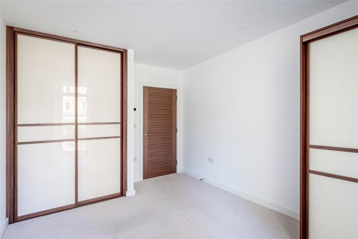 1 Bedroom Flat For Sale In Garden Flat At Beacon Heights, Church Road, Haywards Heath, RH16