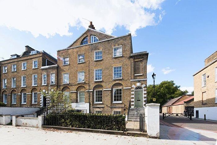 6 Bedroom House To Rent In Kennington Park Road, SE11