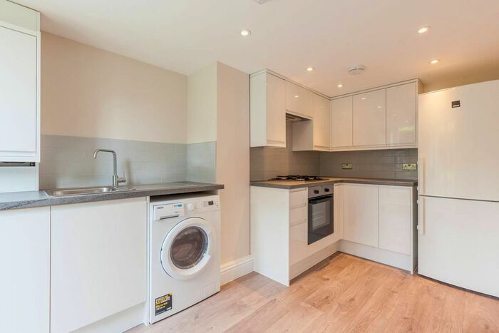 2 Bedroom Flat To Rent In Churston Close, Tulse Hill, London, SW2