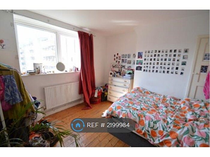 2 Bedroom Flat To Rent In Rogers Estate, London, E2