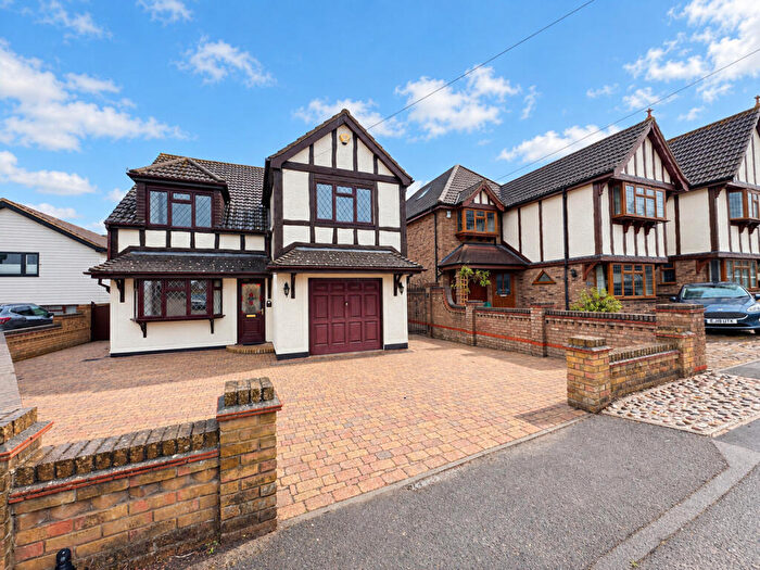 5 Bedroom Detached House For Sale In Hillside Avenue, Hawkwell, SS5
