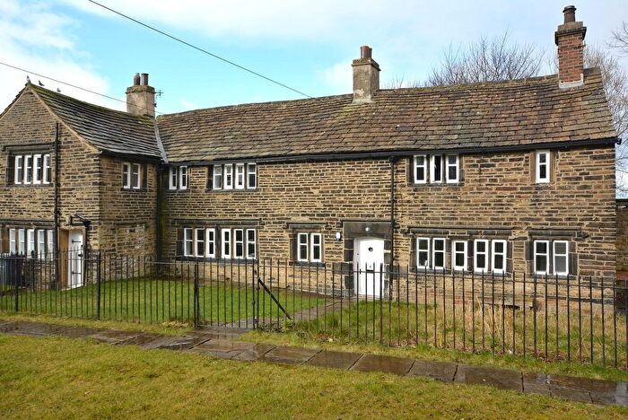 2 Bedroom Terraced House To Rent In Little Horton Green, Bradford, BD5
