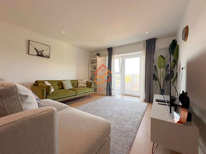 2 Bedroom Flat To Rent In Fairbank House, Beaufort Square, London, NW9