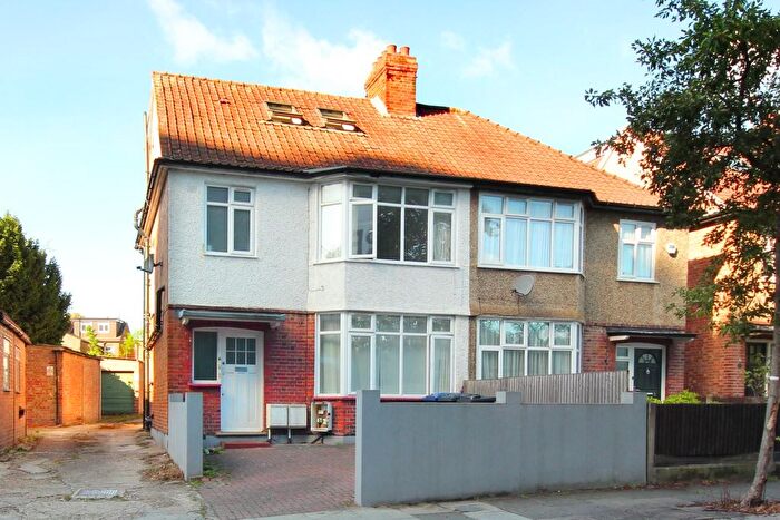 2 Bedroom Flat For Sale In Lexden Road, W3