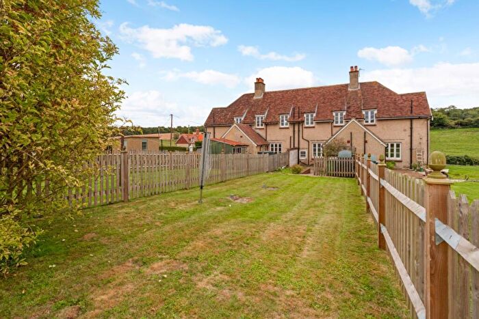 2 Bedroom Terraced House To Rent In Hazeley Road Twyford, SO21