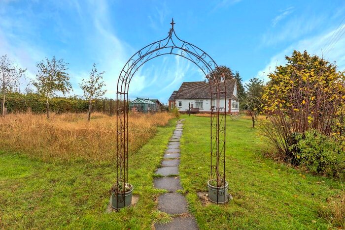 4 Bedroom Detached House For Sale In Mill Road, MK44