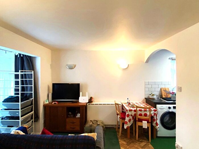 Studio To Rent In Gell Close, Ickenham, UB10