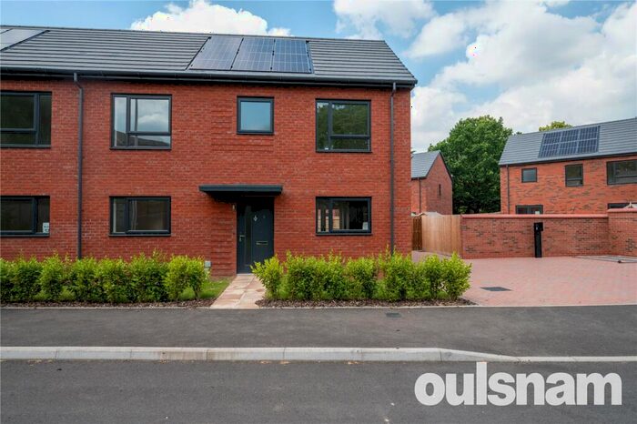 3 Bedroom Semi-Detached House To Rent In Burcot Close, Bromsgrove, Worcestershire, B60