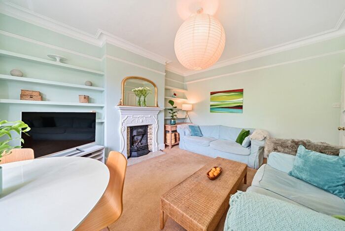 2 Bedroom Flat To Rent In Bridge Road, East Molesey, KT8