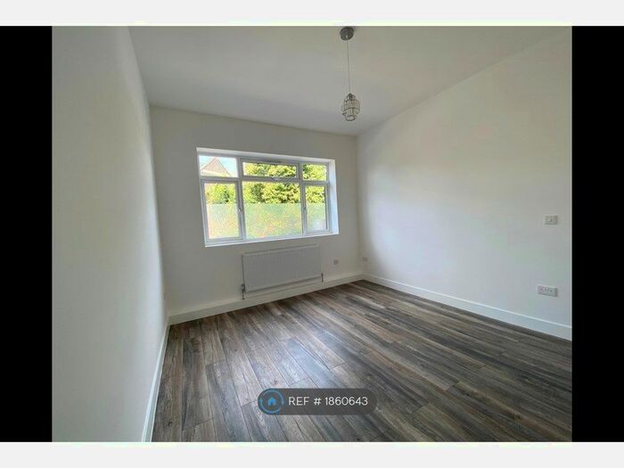 2 Bedroom Flat To Rent In High Road Leytonstone, London, E11