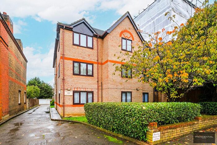 1 Bedroom Apartment To Rent In Grove Hill, Walton Lodge, E18