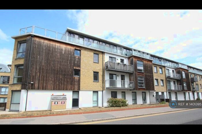 2 Bedroom Flat To Rent In Mead Lane, Hertford, SG13