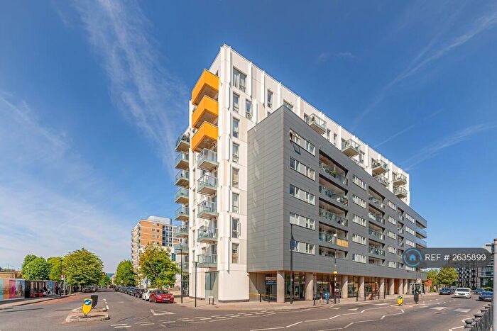 3 Bedroom Flat To Rent In Celestial House, London, E14