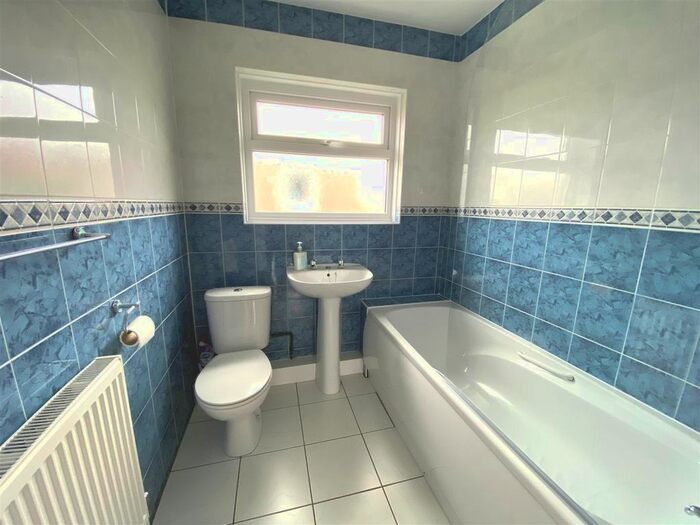 2 Bedroom Bungalow To Rent In Kesteven Court, Carew, Tenby, SA70