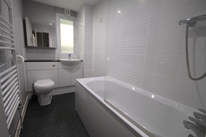 2 Bedroom Flat To Rent In The Beeches, Frenchay, Bristol, BS16