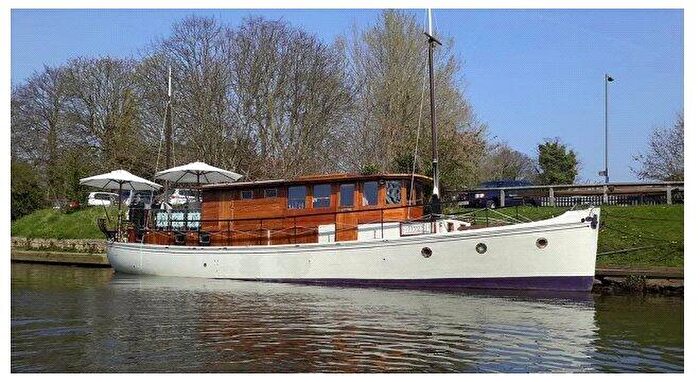 Apartment For Sale In Thames Street, Weybridge, Surrey, KT13