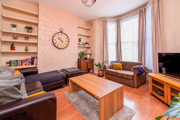 1 Bedroom Apartment To Rent In Witherington Road, Highbury, London, N5