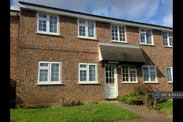 1 Bedroom Flat To Rent In Minstrel Gardens, Surbiton, KT5
