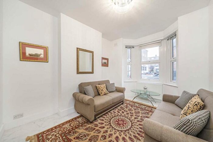 1 Bedroom Flat For Sale In Mossbury Road, Clapham Junction, SW11