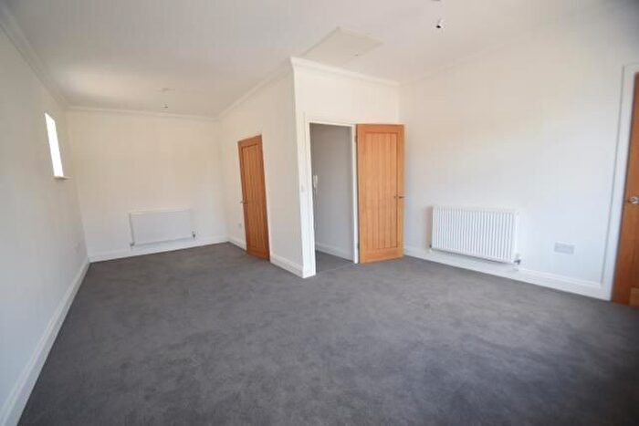 1 Bedroom Flat To Rent In Leigh On Sea, Essex, SS9