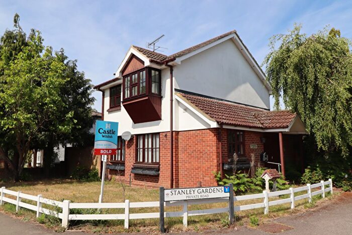 3 Bedroom Detached House For Sale In Stanley Gardens, Hersham Village, KT12
