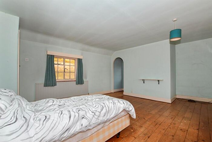 2 Bedroom Detached House For Sale In Maplescombe Lane, Farningham, Dartford, Kent, DA4