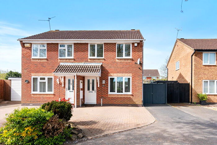 3 Bedroom Semi Detached House For Sale In Swinburne Close, Kettering, NN16
