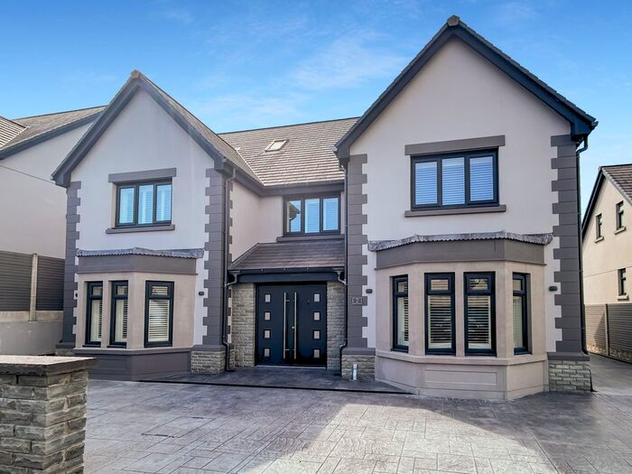 5 Bedroom Detached House To Rent In Old Farm Close, Swansea, SA5