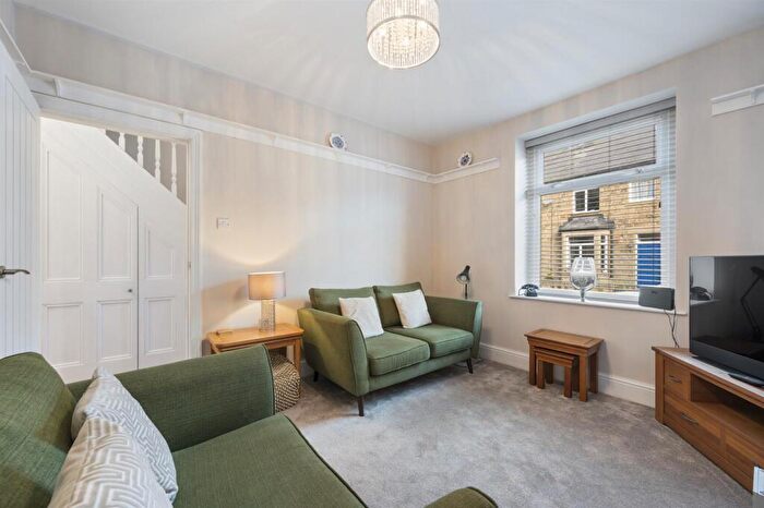 3 Bedroom End Of Terrace House For Sale In Manchester Road, Tideswell, Buxton, SK17