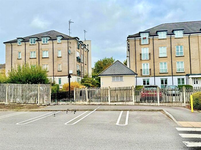 2 Bedroom Flat To Rent In Tudor Way, Knaphill, GU21