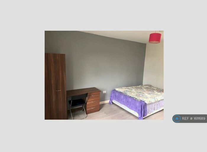 4 Bedroom Terraced House To Rent In Almondbury Bank, Huddersfield, HD5