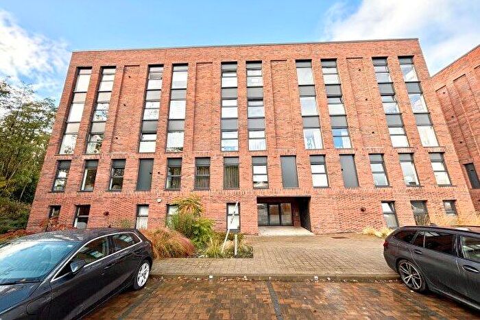 2 Bedroom Flat To Rent In Festival Court, Glasgow, G51