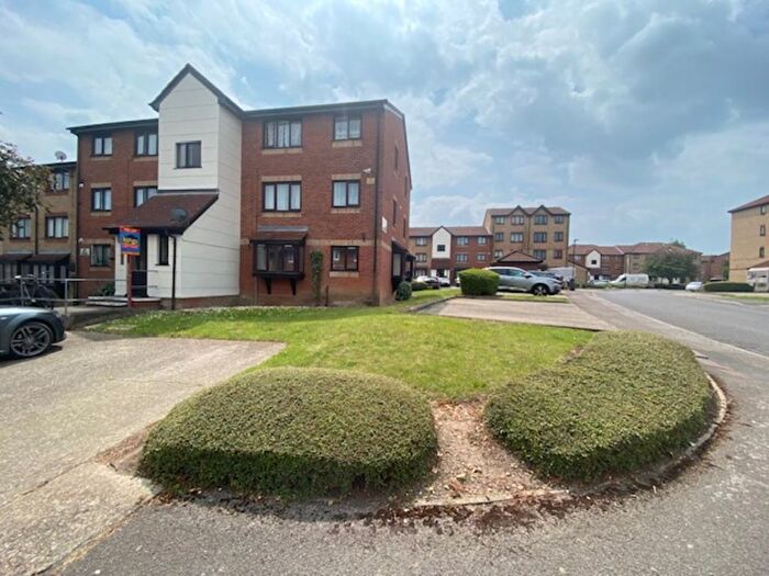 1 Bedroom Studio To Rent In Magpie Close, Enfield, EN1