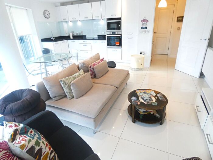 2 Bedroom Flat To Rent In Atkins Square, Dalston Lane, London, E8