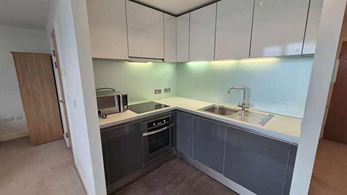 Apartment To Rent In Strand Street, Liverpool, L1