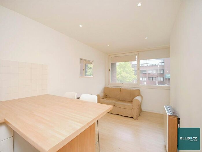1 Bedroom Apartment To Rent In Britten Close, Golders Green, NW11