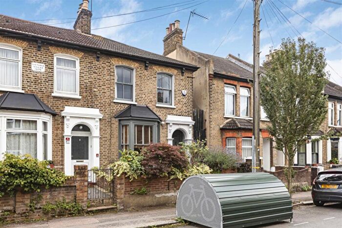 3 Bedroom End Of Terrace House For Sale In Thornhill Road, Leyton, London, E10