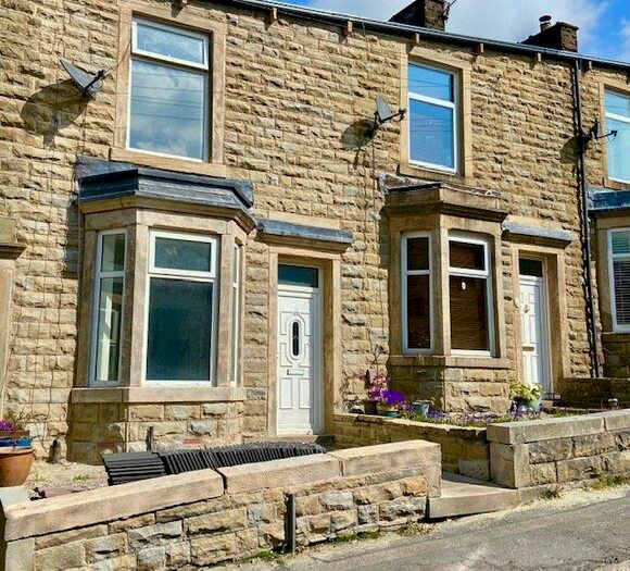 2 Bedroom Terraced House To Rent In Thorn Street, Rossendale, Lancashire, BB4