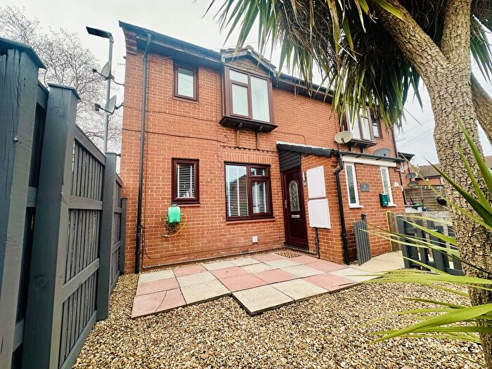 1 Bedroom Apartment For Sale In Bransby Court, Farsley, LS28