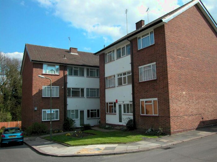 2 Bedroom Apartment To Rent In Freeland Park, Holders Hill Road, London, NW4