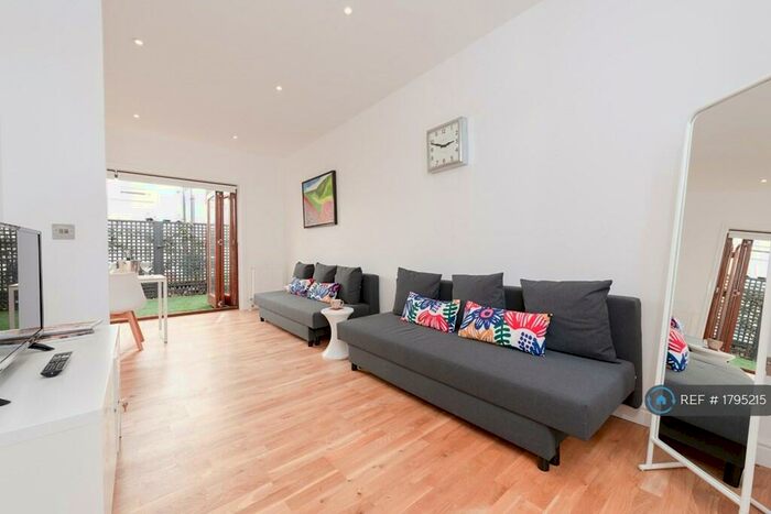 2 Bedroom End Of Terrace House To Rent In Castle Street, Brighton, BN1