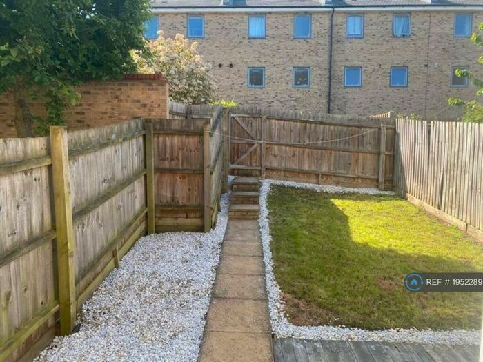 4 Bedroom Terraced House To Rent In Woodhead Drive, Cambridge, CB4