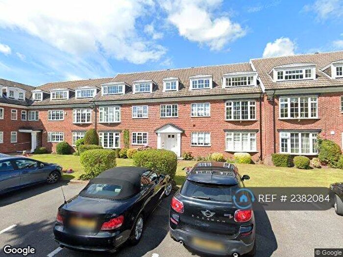 2 Bedroom Flat To Rent In Alwoodley, Leeds, LS17